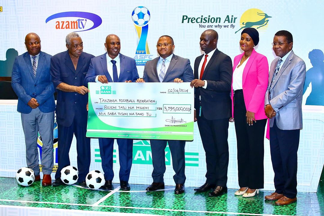 Shirikisho la Mpira wa Miguu Tanzania (TFF) na Benki ya CRDB, leo wamesaini mkataba wa udhamini wa Kombe la Shirikisho (CRDB Bank Federation Cup) wenye thamani ya zaidi ya shilingi bilioni 3 kwa miaka mitatu na nusu.